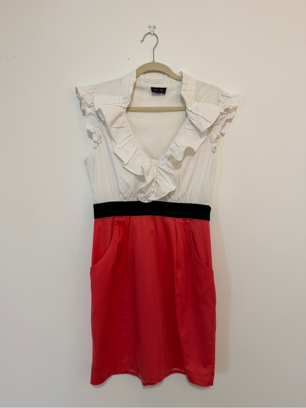 Max and Cleo BCBG White Coral Black Colorblock Ruffle Sheath Dress with Pockets